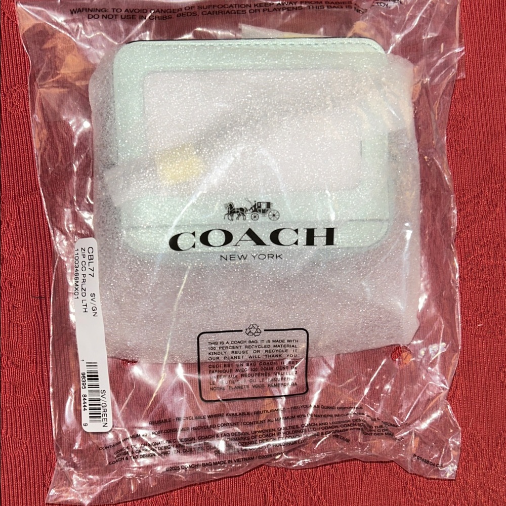 Coach Pearlized Light Green Leather Quilted Zip Chain Wallet, NWT - Picture 3 of 5